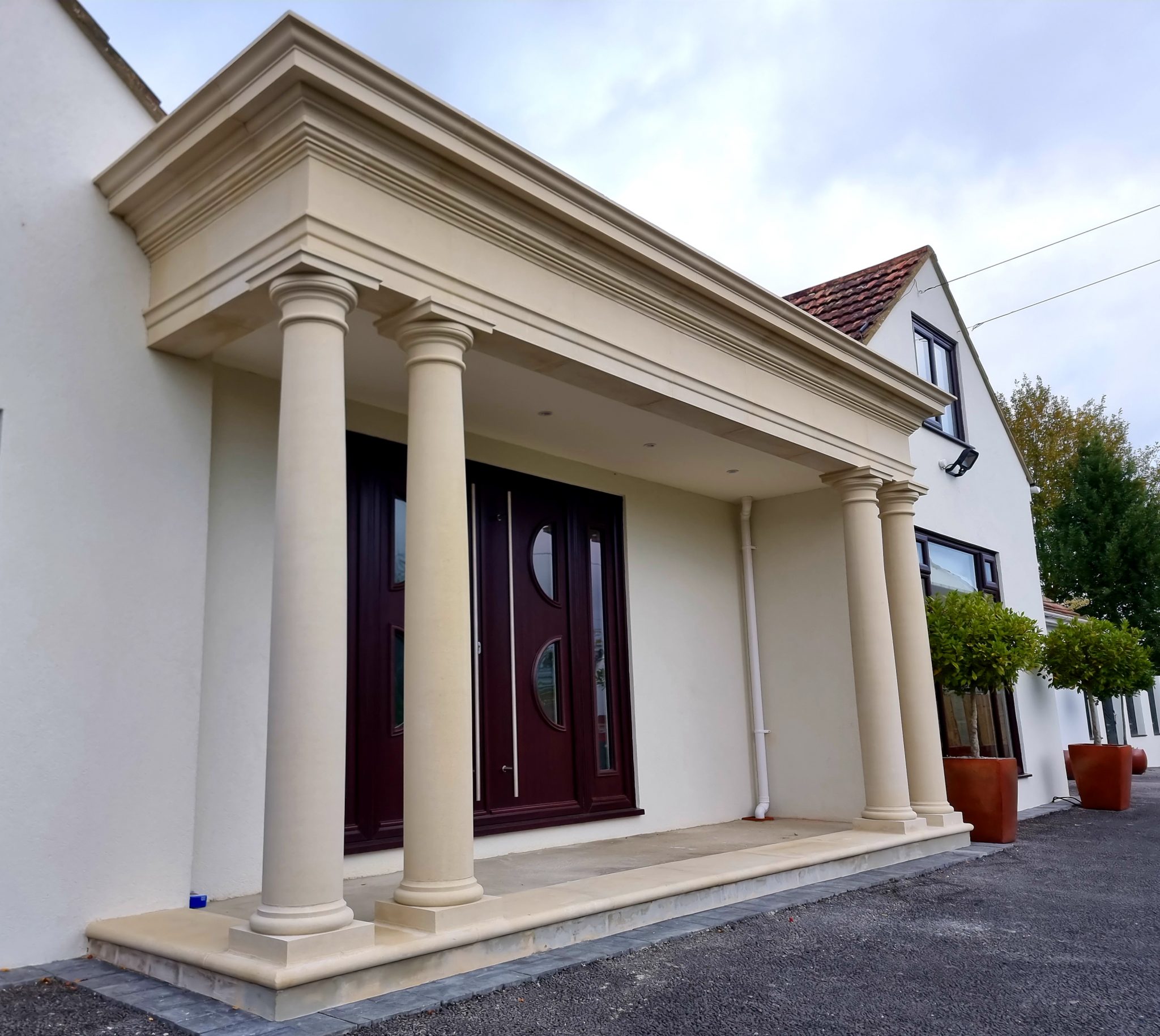 transforming-modern-homes-with-a-portico-chilstone