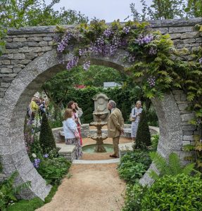 The popular Bridgerton Garden oozed romance with an elegant tiered fountain in the center.